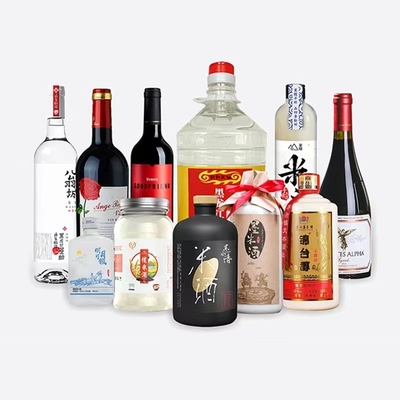 Бутылка вина дня рождения слипчивая обозначает стикер бутылки алкоголя ликера водки пива лоснистым серебром